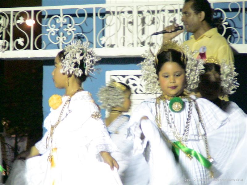 Two Chitre Girls in Pollera