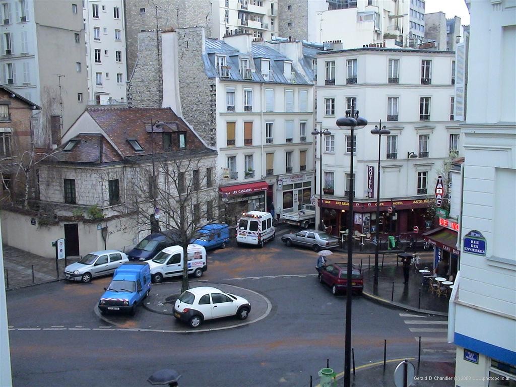 Square on rue de la Mare