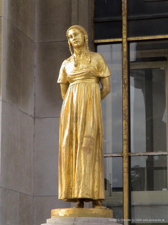 Golden Maiden, Palais Chaillot