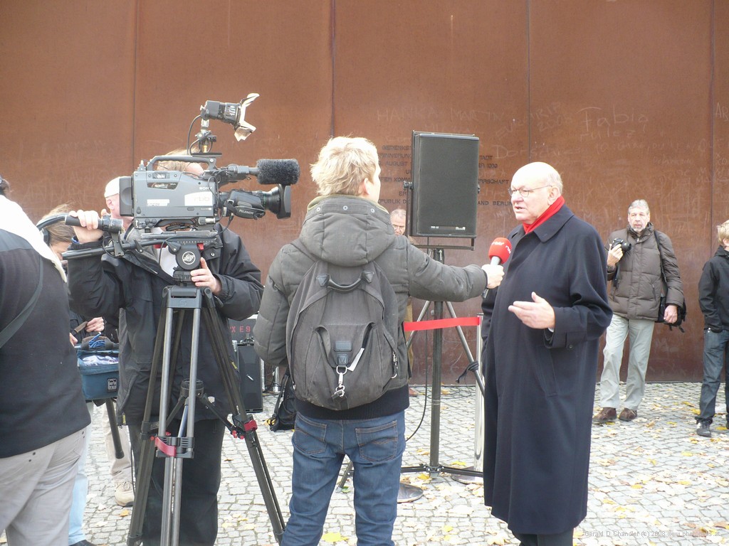 Ex-Berlin Mayor, Wall Day