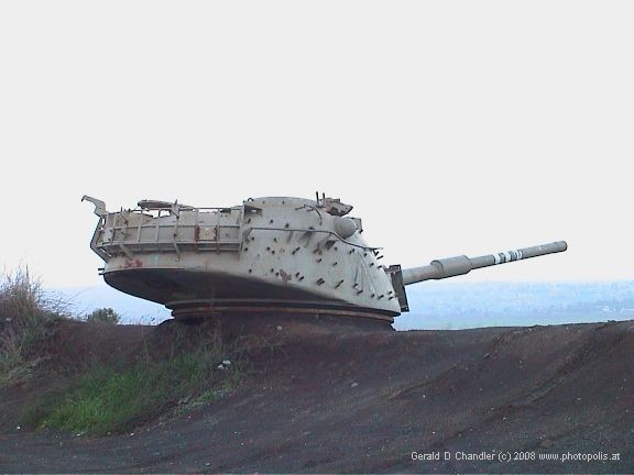 Tank pointed toward Kunareit