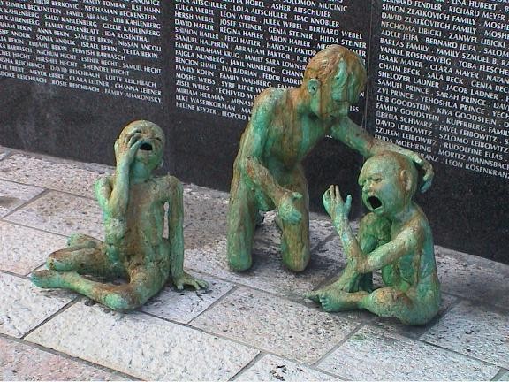 s2p0321-statue of three crying children